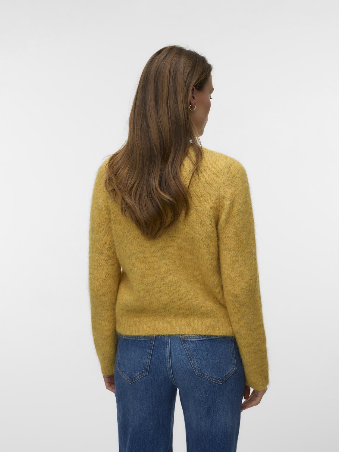 model_shot-back